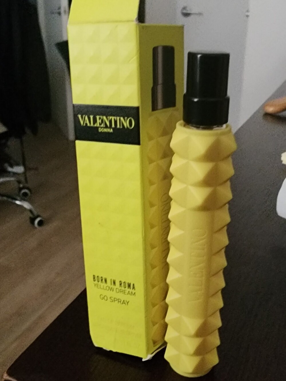 Valentino Donna Born in Roma Yellow Dream Travel Size Level As Pictured